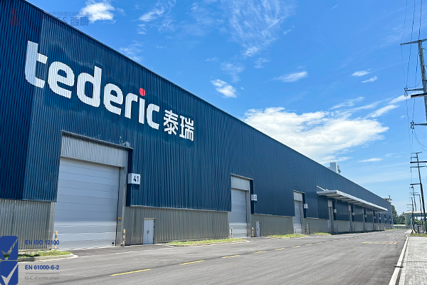 成人性爱视频一区二区 泰瑞厂房安装工业提升门