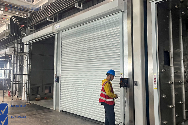成人高清视频在线观看 ABB上海超级工厂安装西朗快速门、卷帘门、平开门