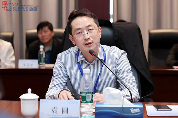 江苏省工业和信息化厅产业人才与合作处副处长袁圆做座谈会总结讲话